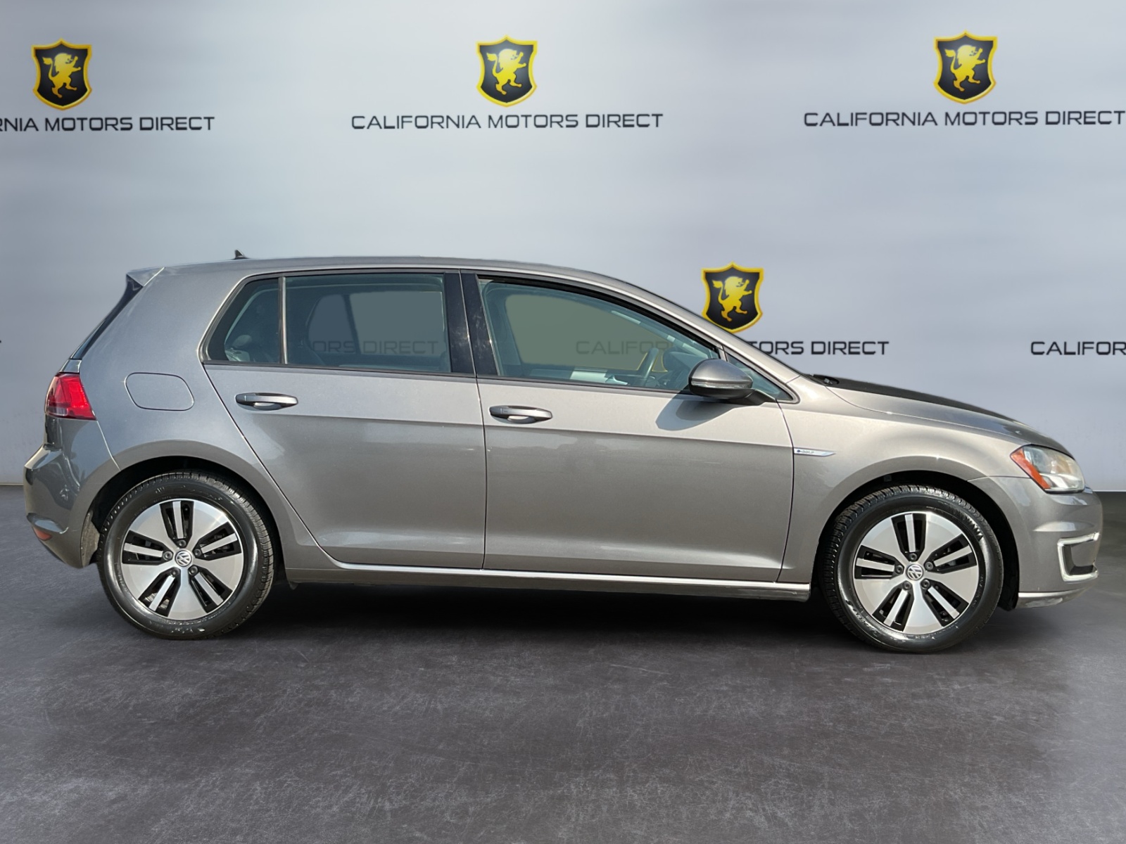 2016 Volkswagen e-Golf SE photo 3