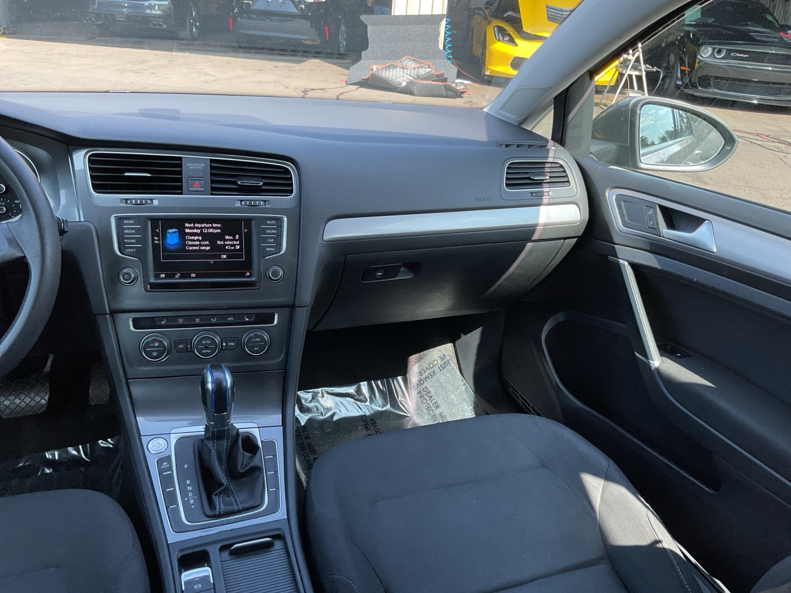 2016 Volkswagen e-Golf SE photo 15