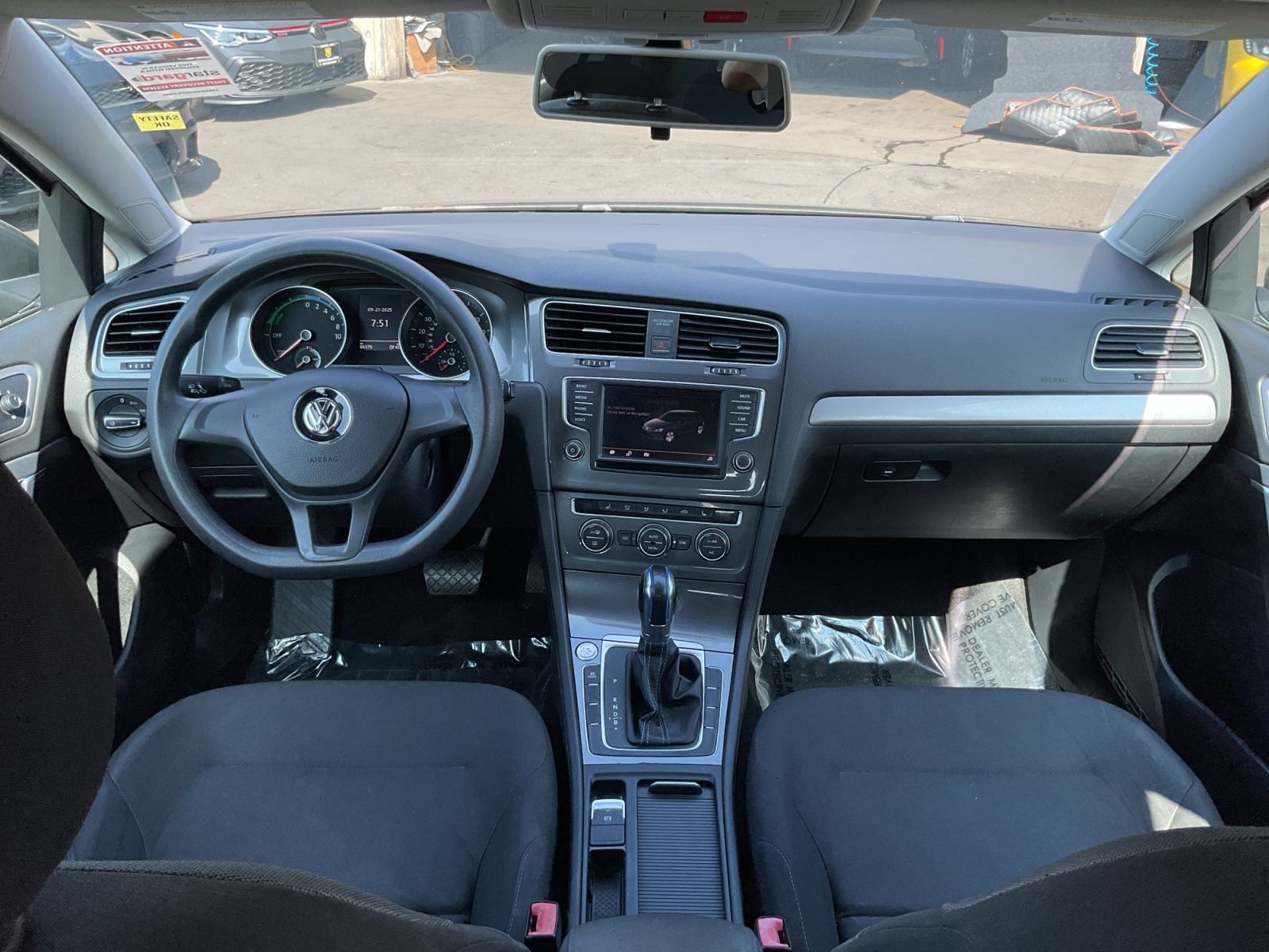 2016 Volkswagen e-Golf SE photo 16