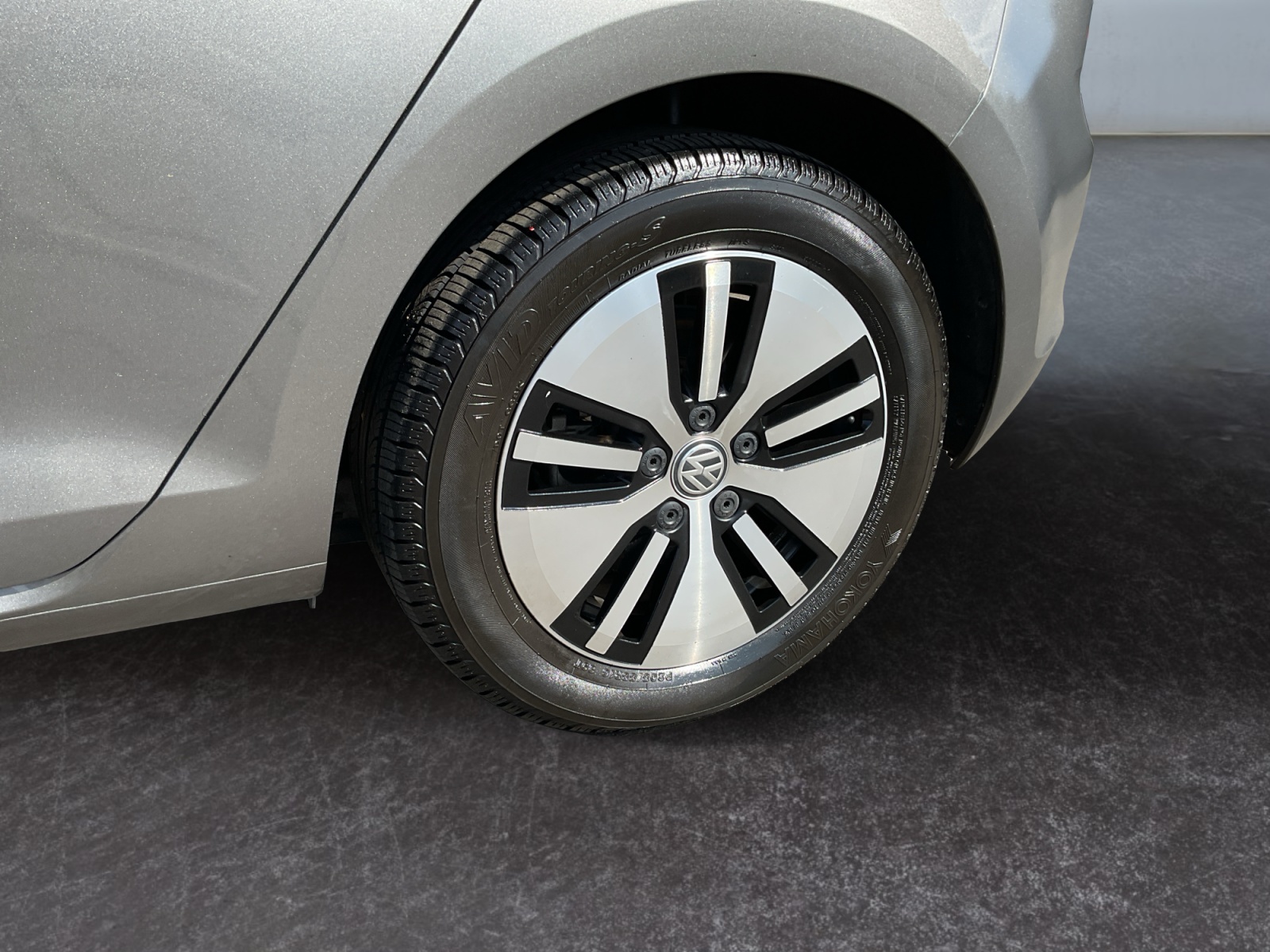 2016 Volkswagen e-Golf SE photo 8