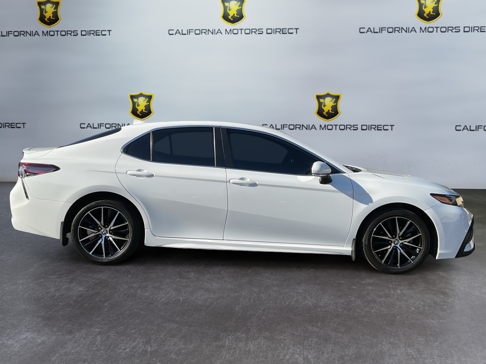 2024 Toyota Camry SE photo 4