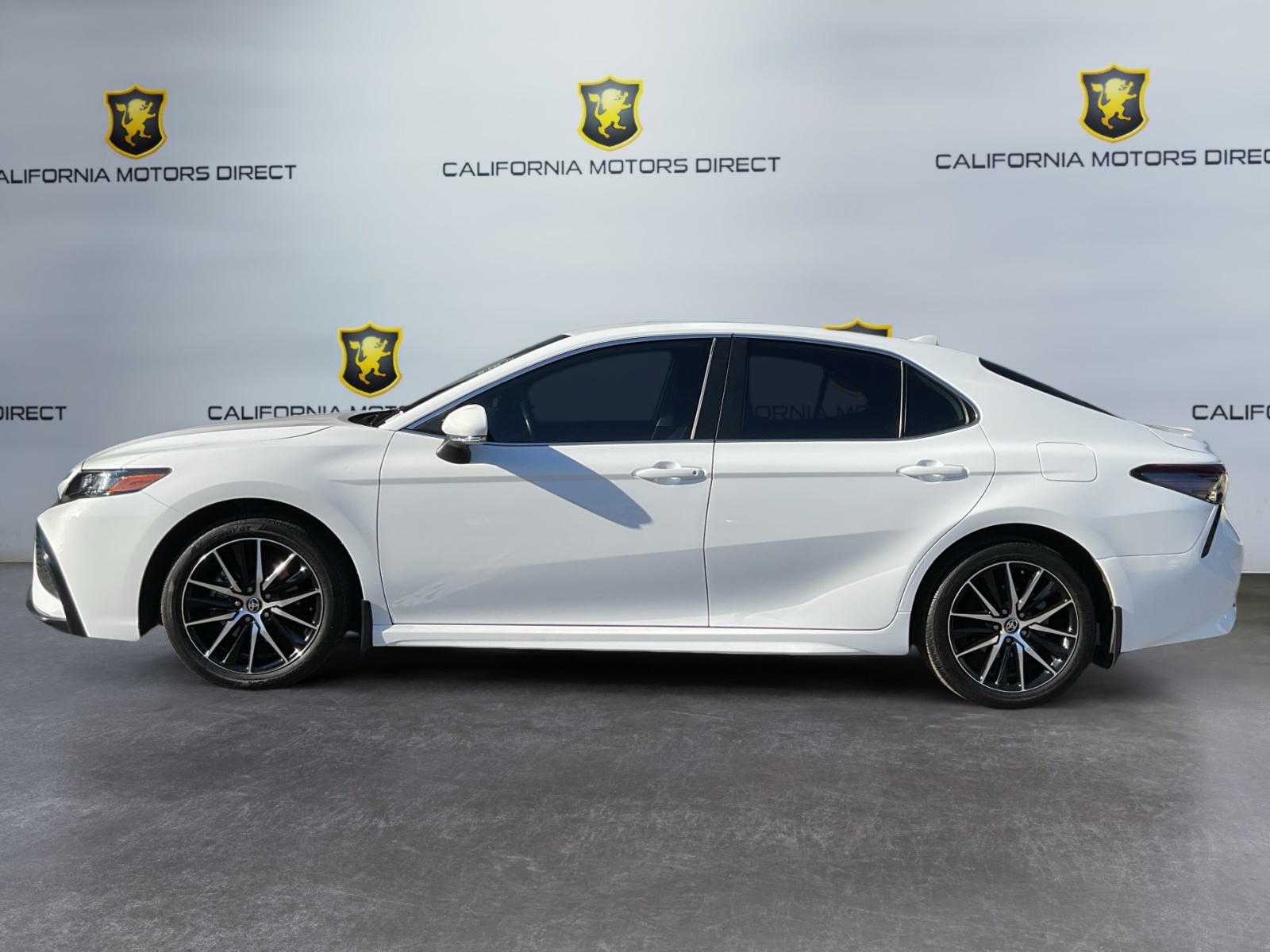 2024 Toyota Camry SE photo 8