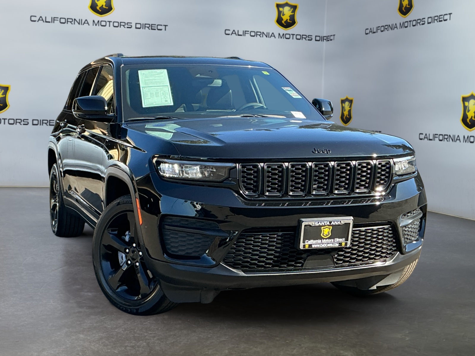 2023 Jeep Grand Cherokee Laredo Altitude photo 3