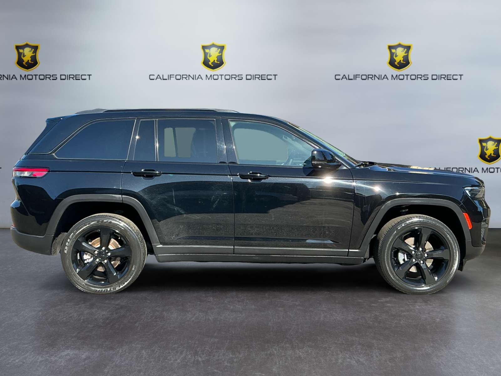 2023 Jeep Grand Cherokee Laredo Altitude photo 4