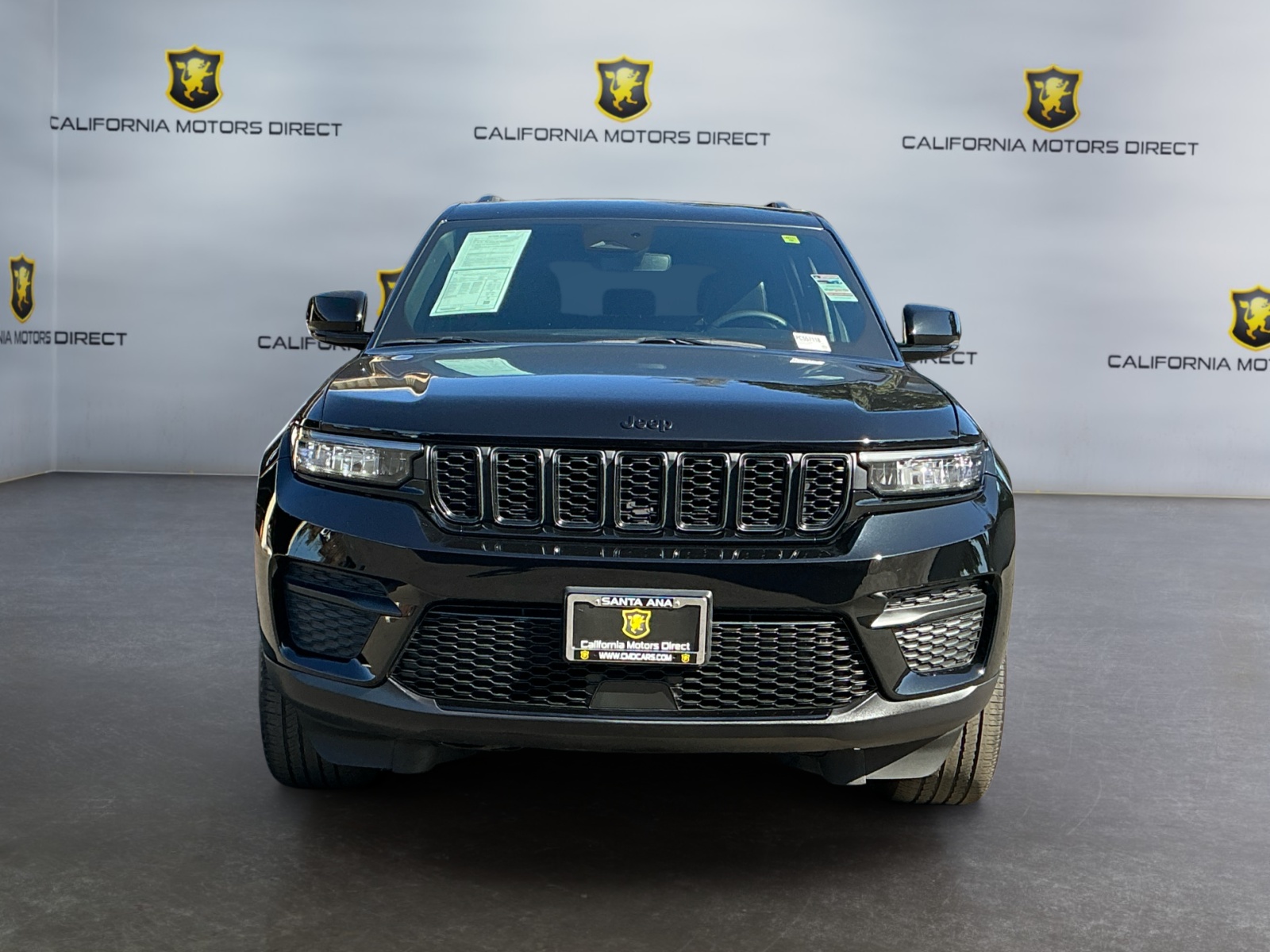 2023 Jeep Grand Cherokee Laredo Altitude photo 2