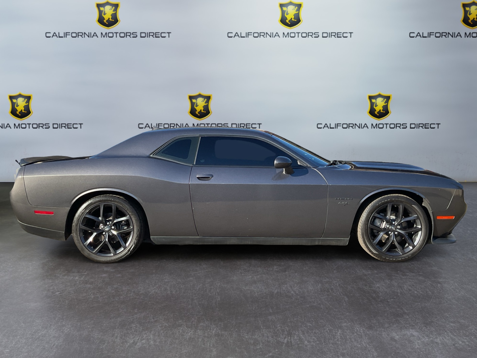 2022 Dodge Challenger R/T photo 4