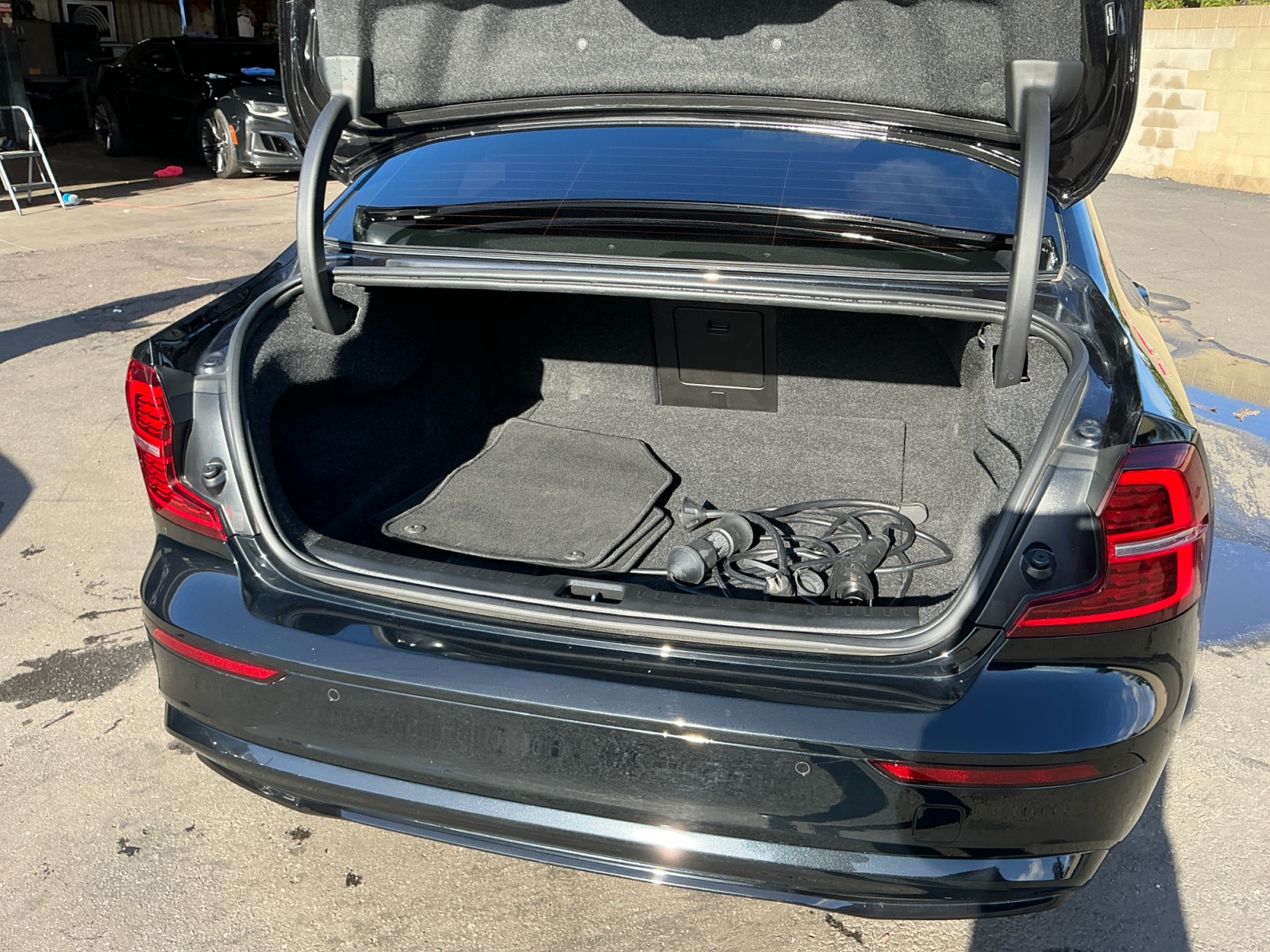 s60 プレミアム、premium Sold 2024 Volvo S60 Recharge Plug-In Hybrid Plus Black Edition in