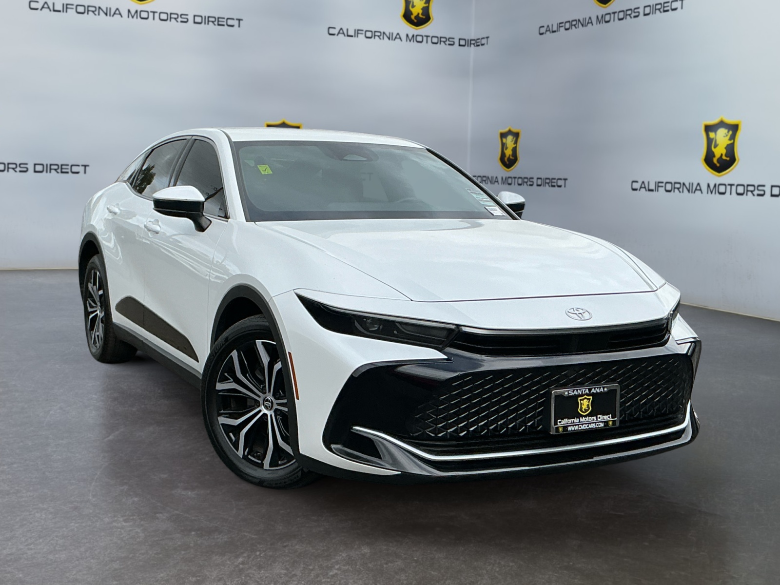 View vehicle photo 3