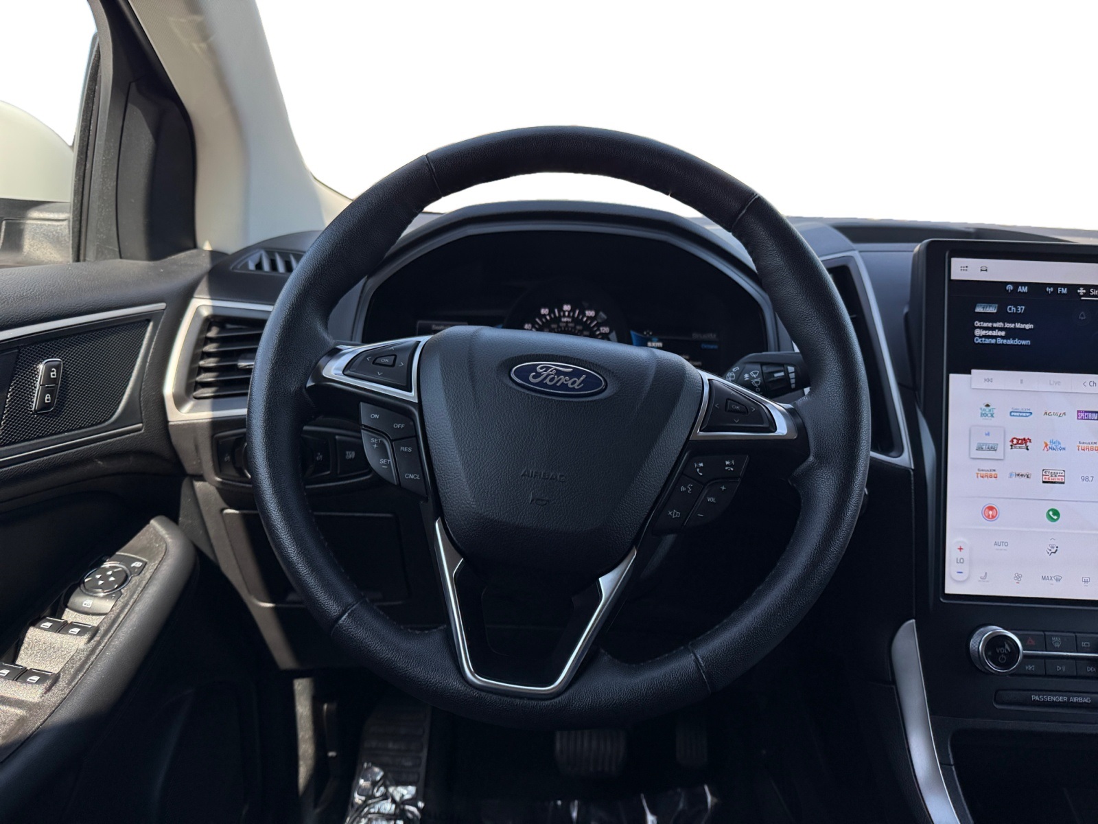 2024 Ford Edge SEL - Photo 12
