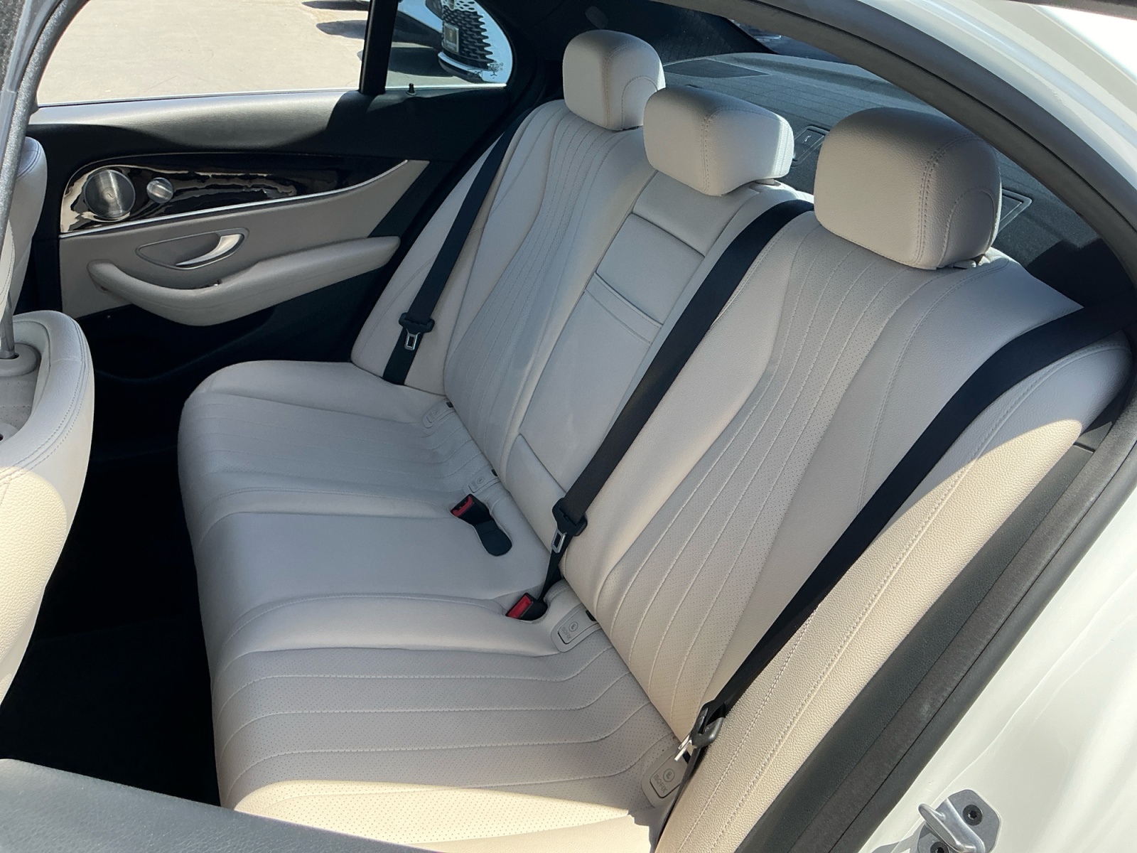 2019 Mercedes-Benz E-Class E300 - Photo 19