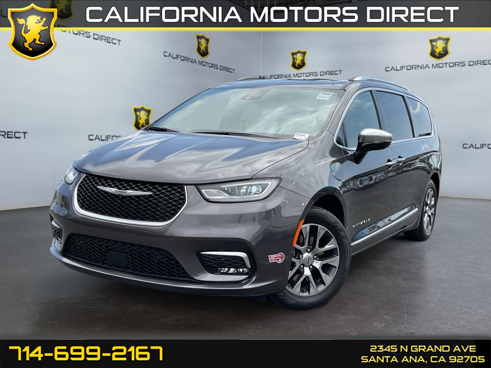 2023 Chrysler Pacifica Hybrid Pinnacle Hybrid's photo