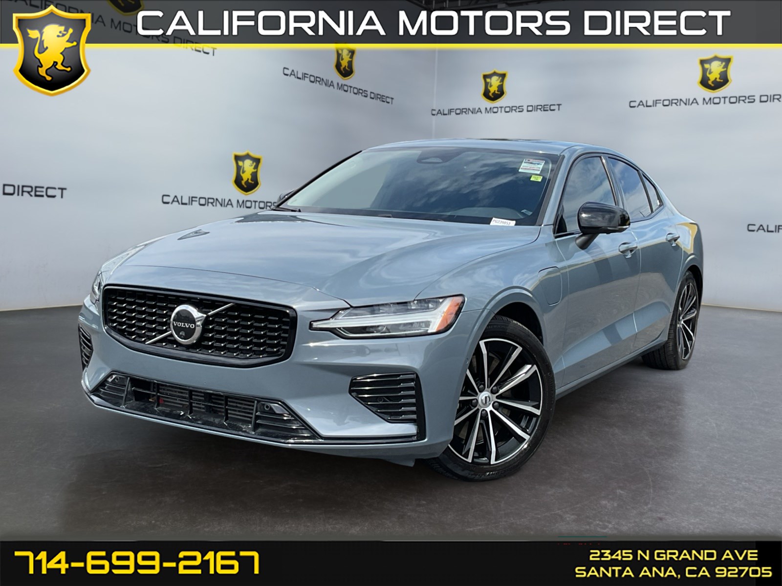 2023 Volvo S60 Recharge Plug-In Hybrid Plus Dark Theme