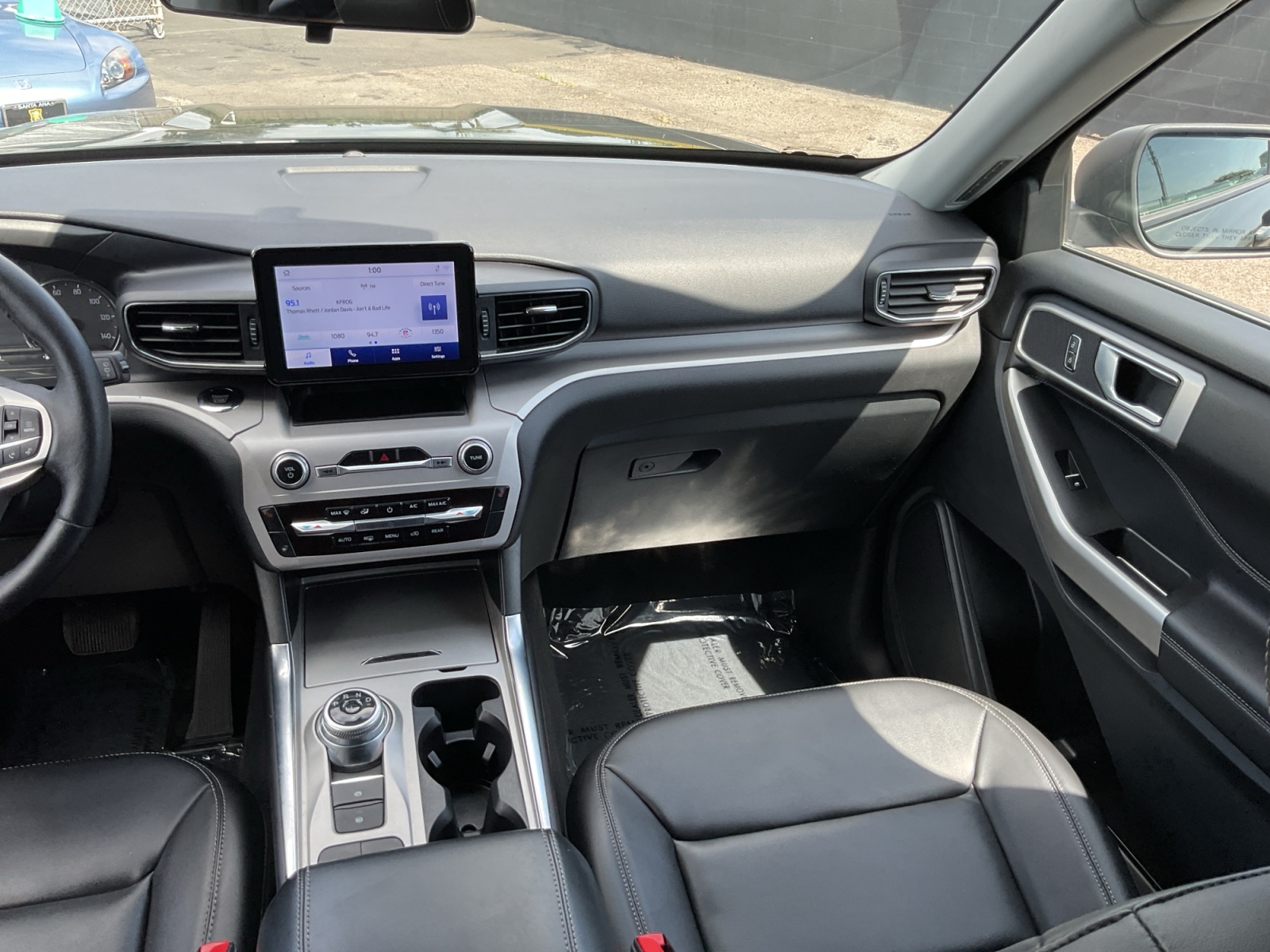 Ford Explorer photo 16
