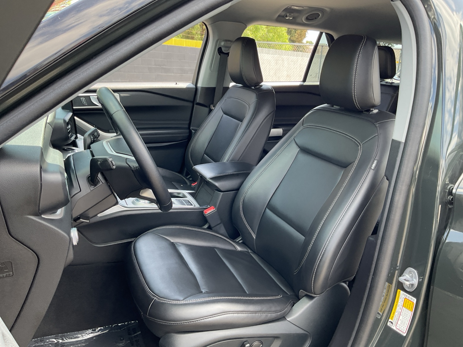 Ford Explorer photo 18