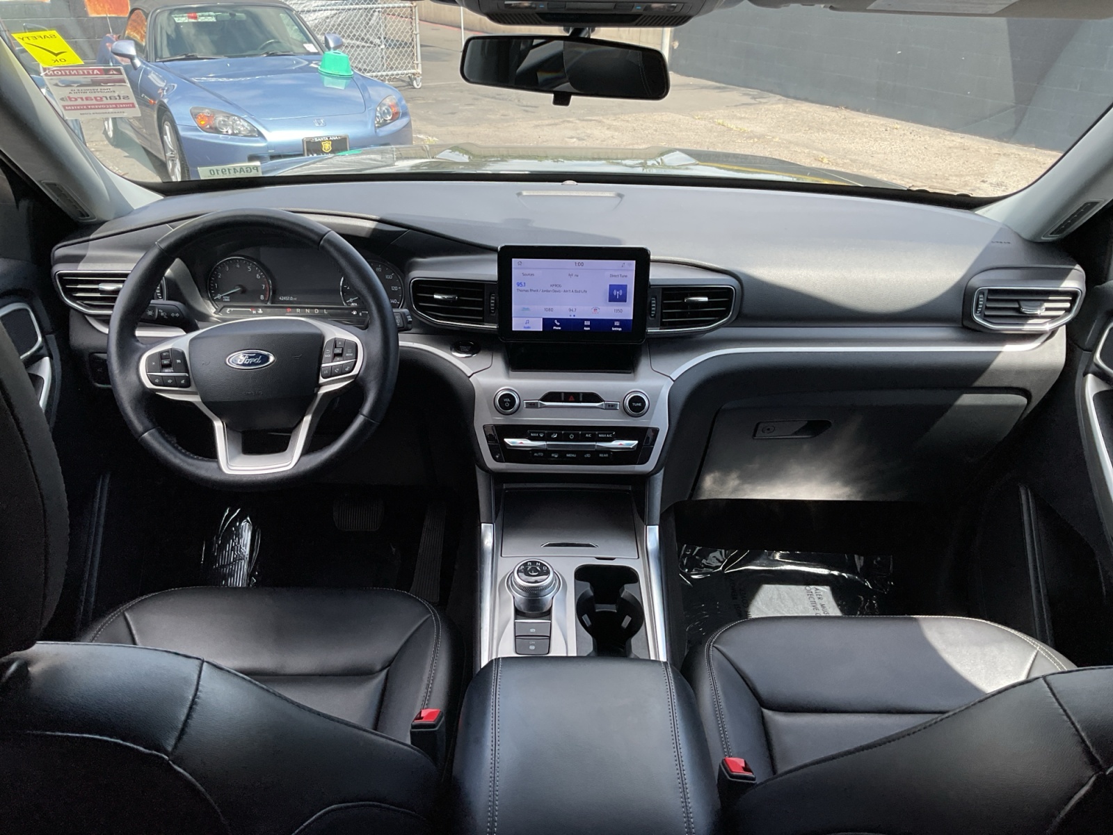 Ford Explorer photo 17