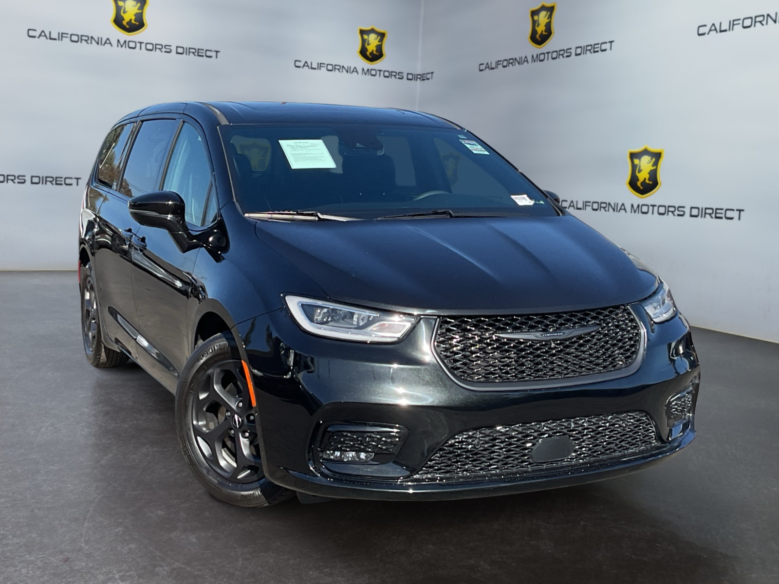 Chrysler Pacifica photo 3