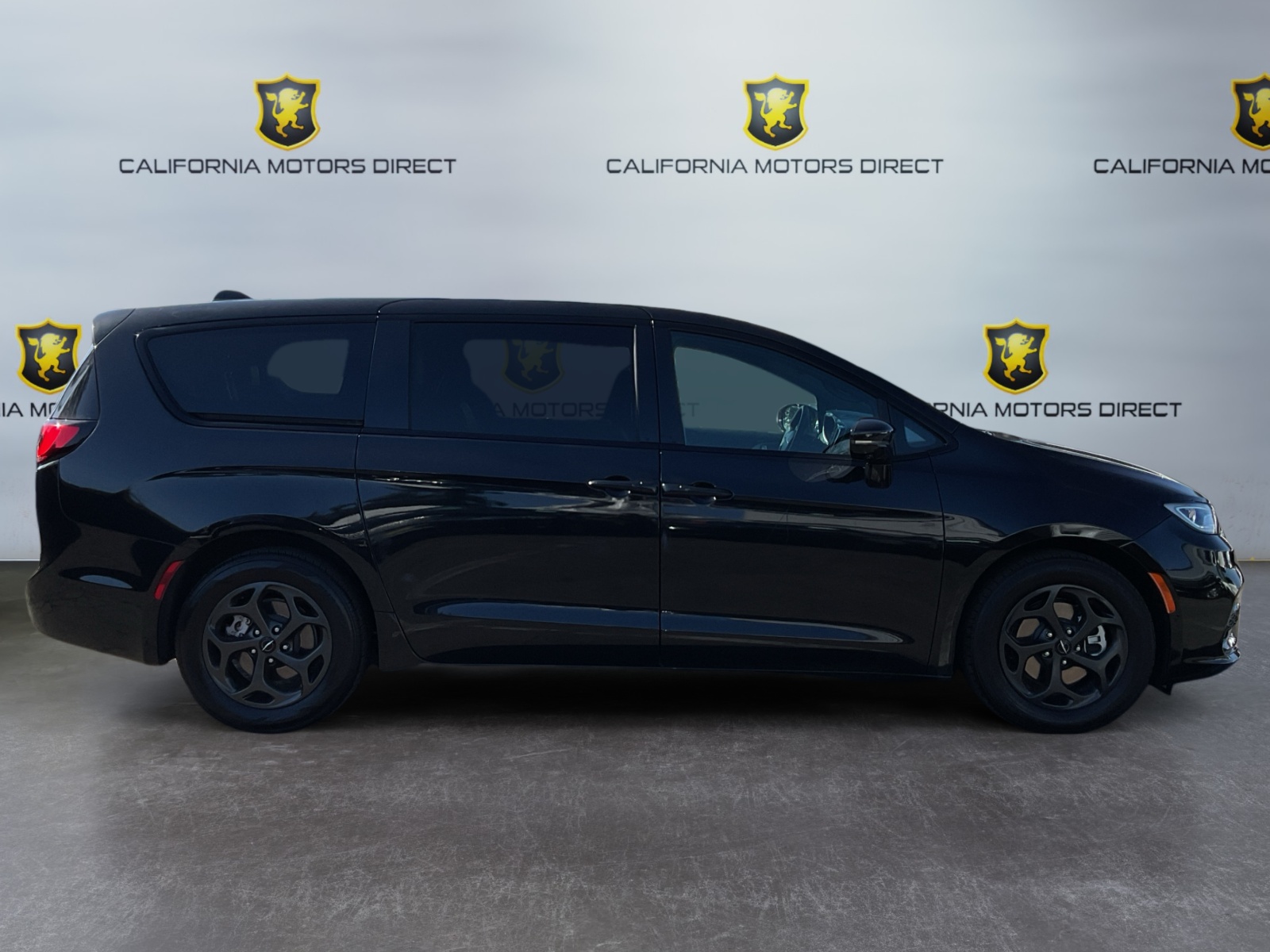 Chrysler Pacifica photo 4
