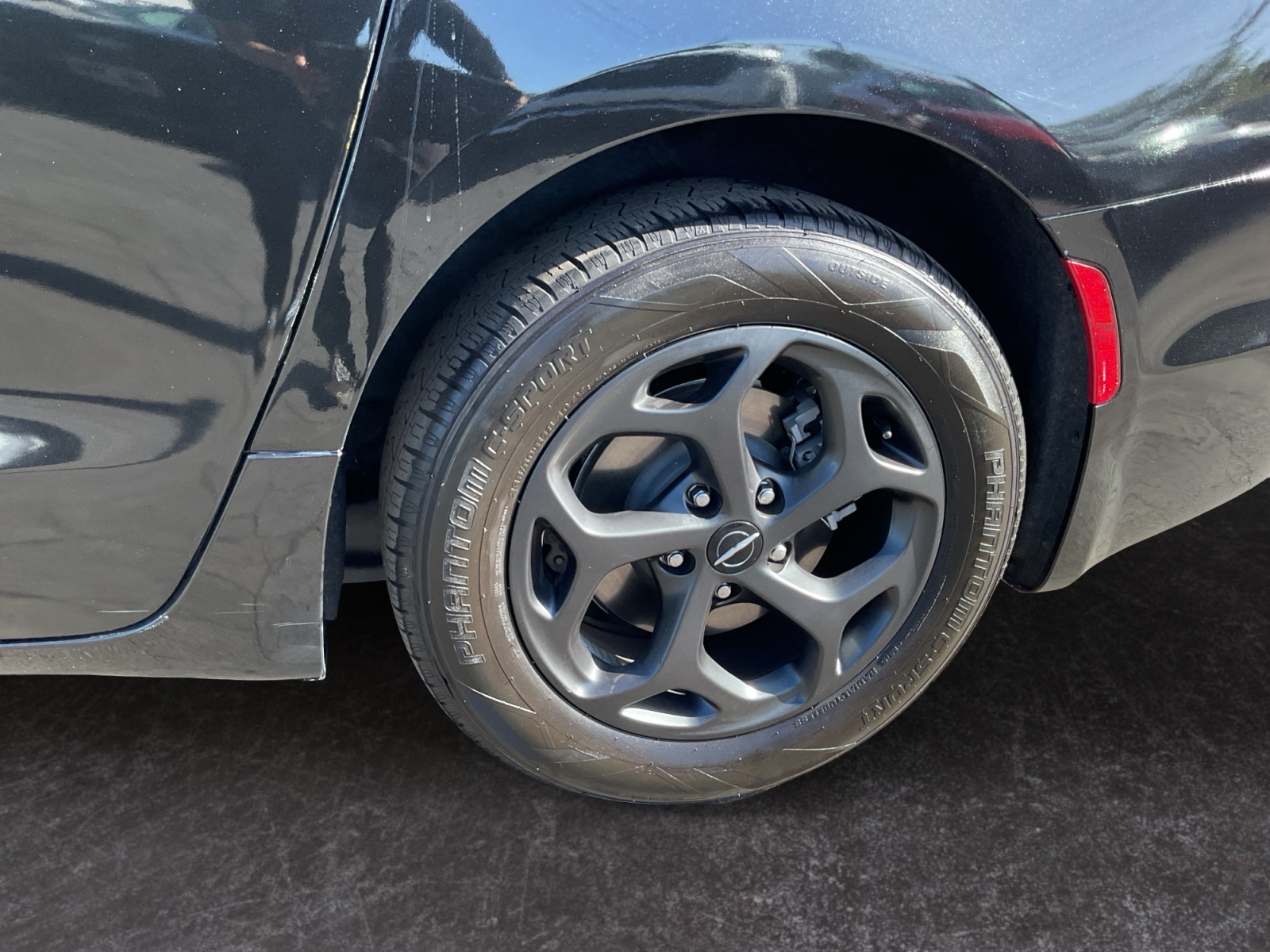 Chrysler Pacifica photo 9