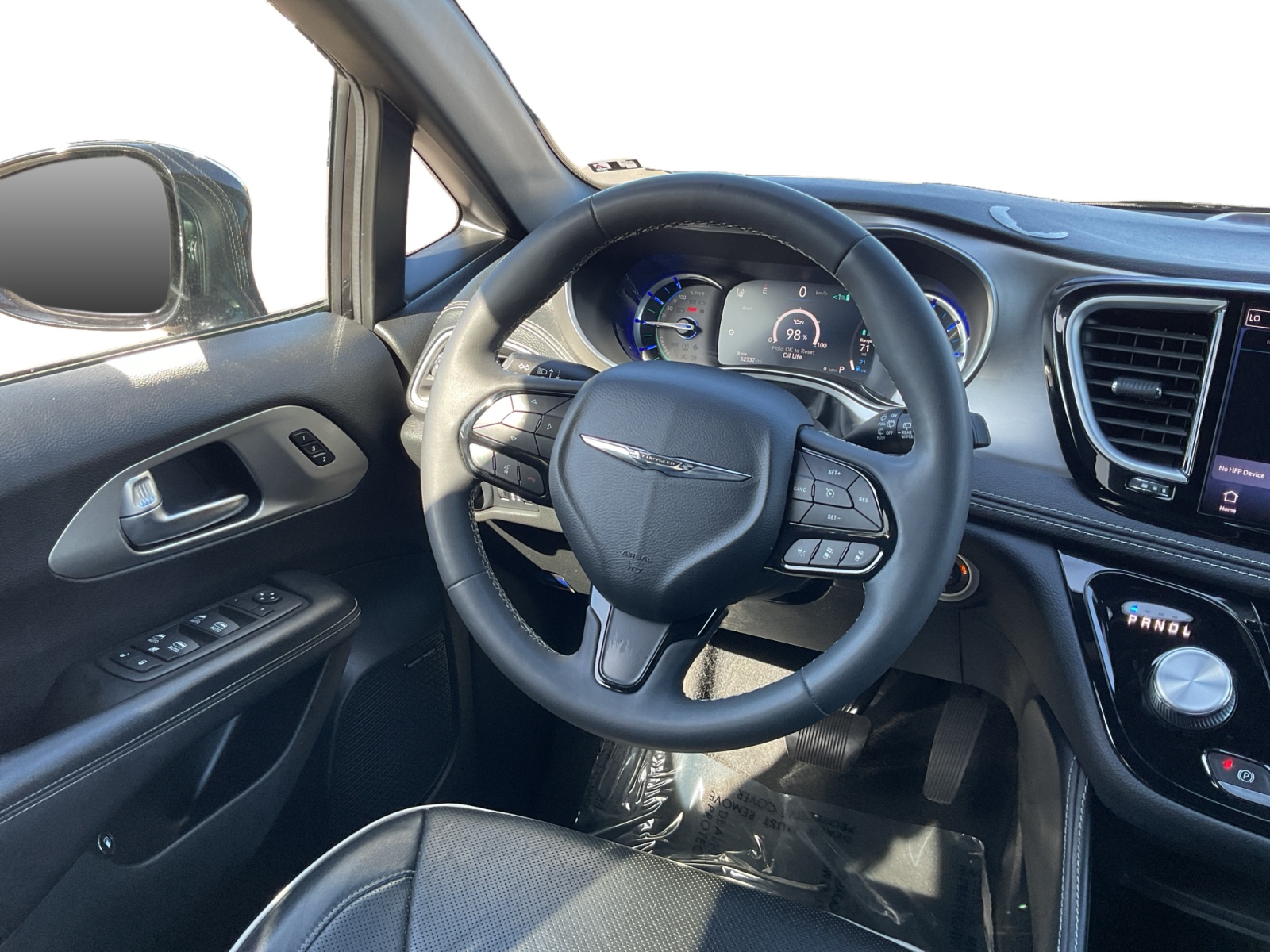 Chrysler Pacifica photo 11