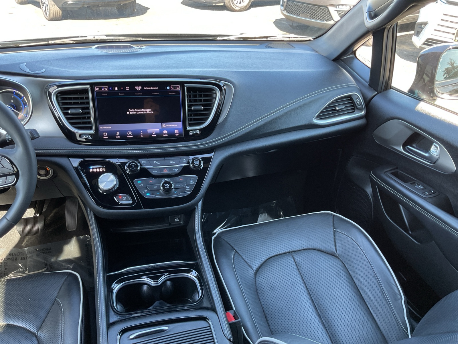 Chrysler Pacifica photo 16