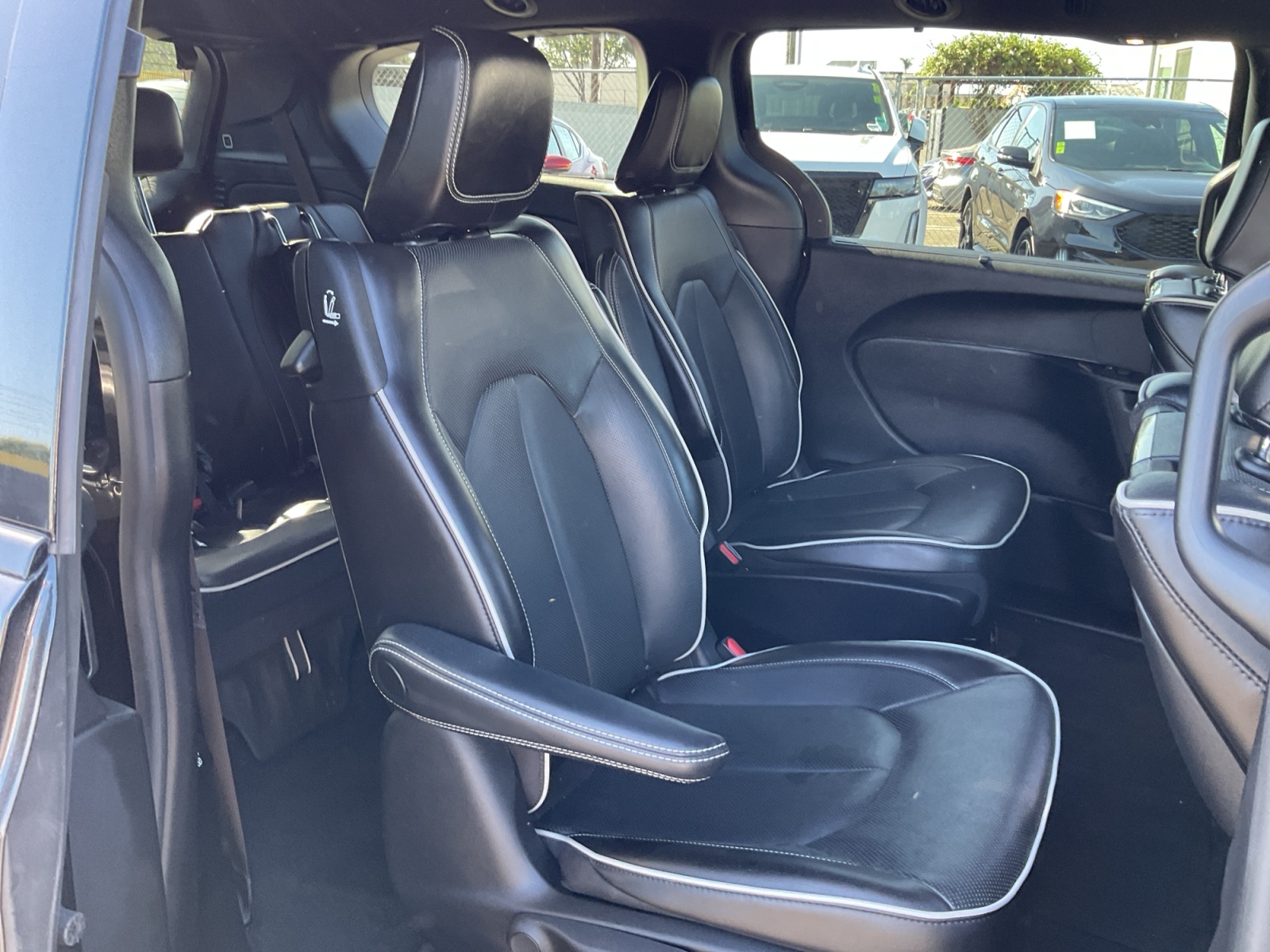 Chrysler Pacifica photo 20