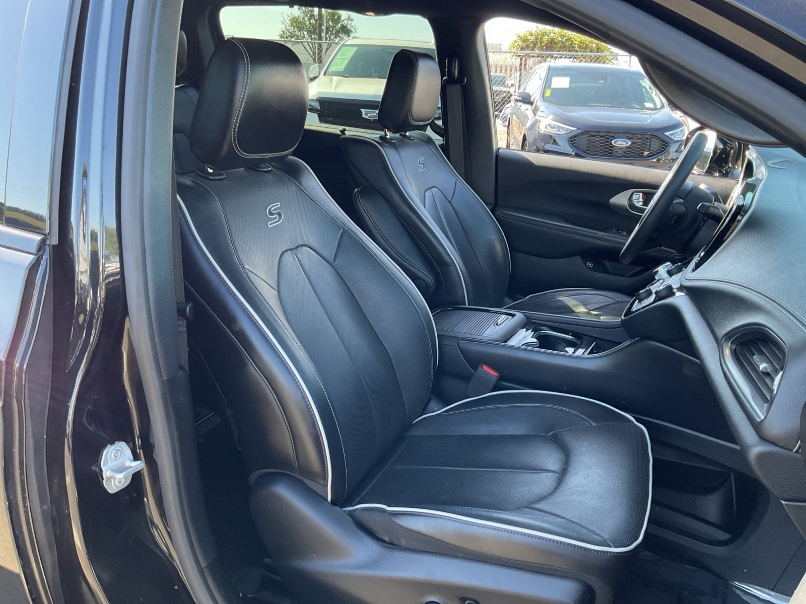 Chrysler Pacifica photo 21
