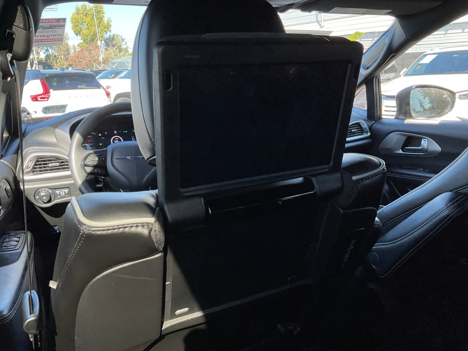 Chrysler Pacifica photo 25