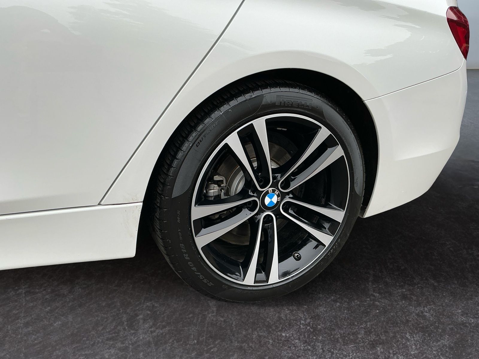 BMW 3 Series photo 10