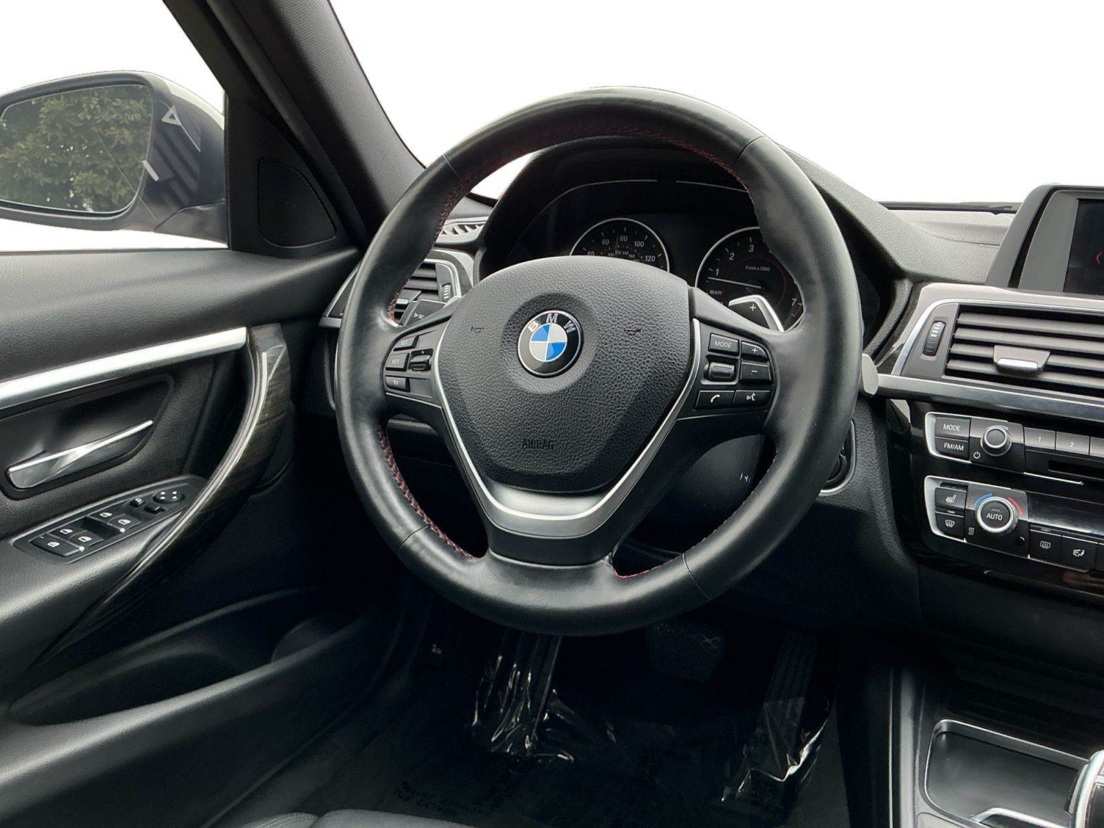BMW 3 Series photo 12