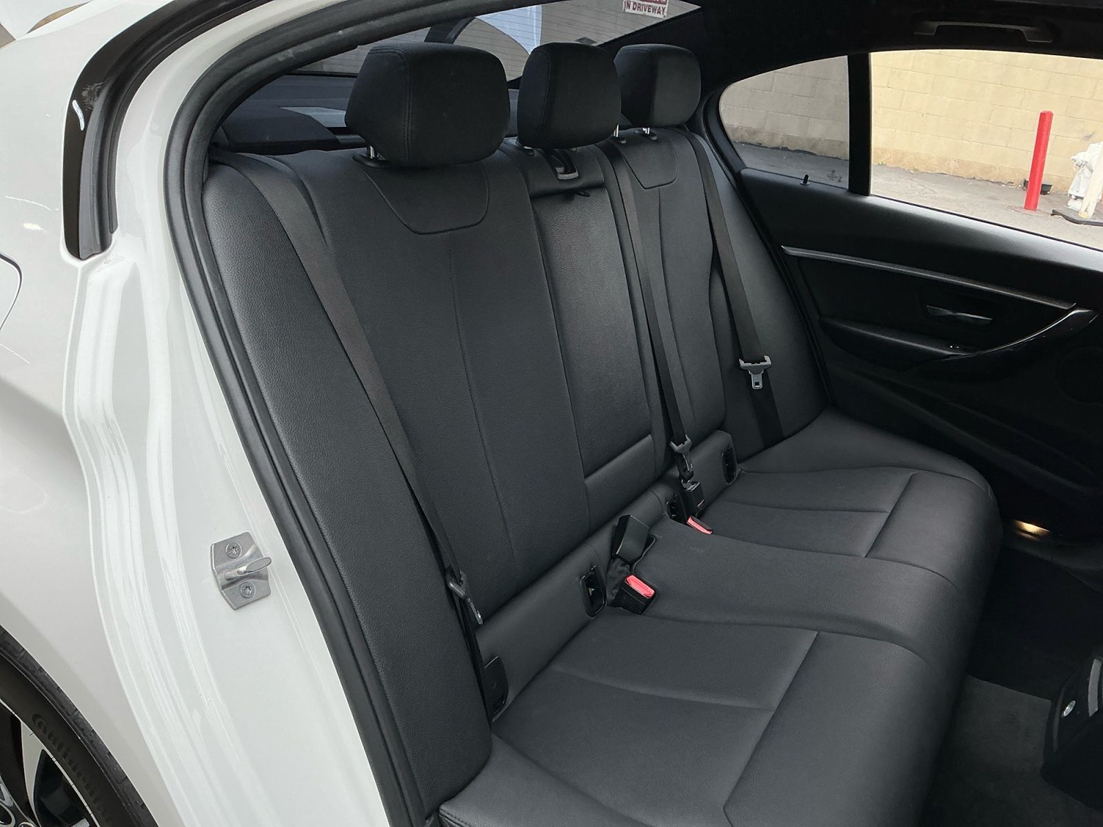 BMW 3 Series photo 21