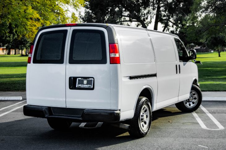 Gmc Savana 2010 Chevrolet Express Extended Passenger Van