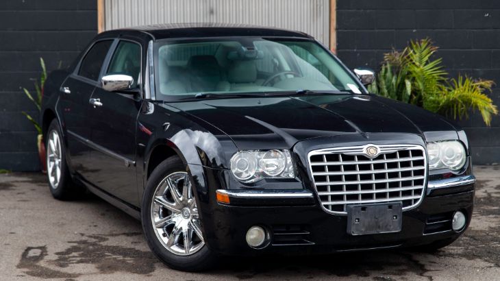 Chrysler 300C Hemi 、M5、3シリーズ Chrysler 300C Hemi 、M5、3シリーズ The 392 Hemi Returns To