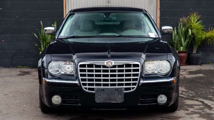 Chrysler 300C Hemi 、M5、3シリーズ Sold 2009 Chrysler 300 300C Hemi (Navigation, Sunroof) in