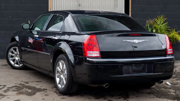 Sold 2009 Chrysler 300 300C Hemi (Navigation, Sunroof) in