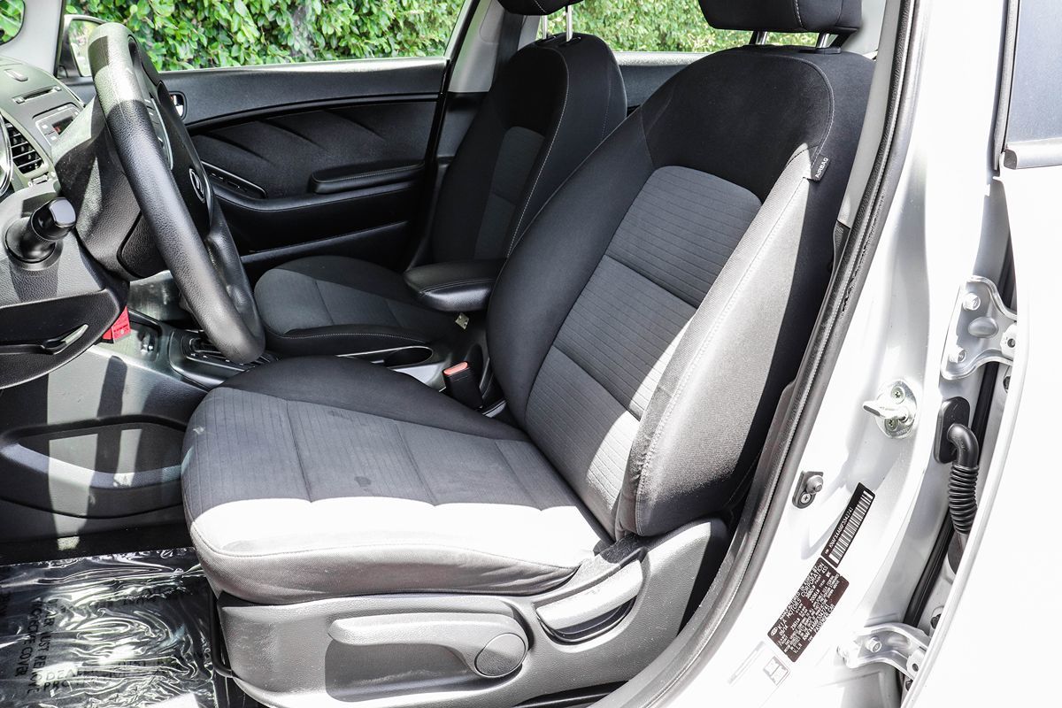 フィアナ　まとめ売り　62点 Sold 2015 Kia Forte LX in Santa Ana