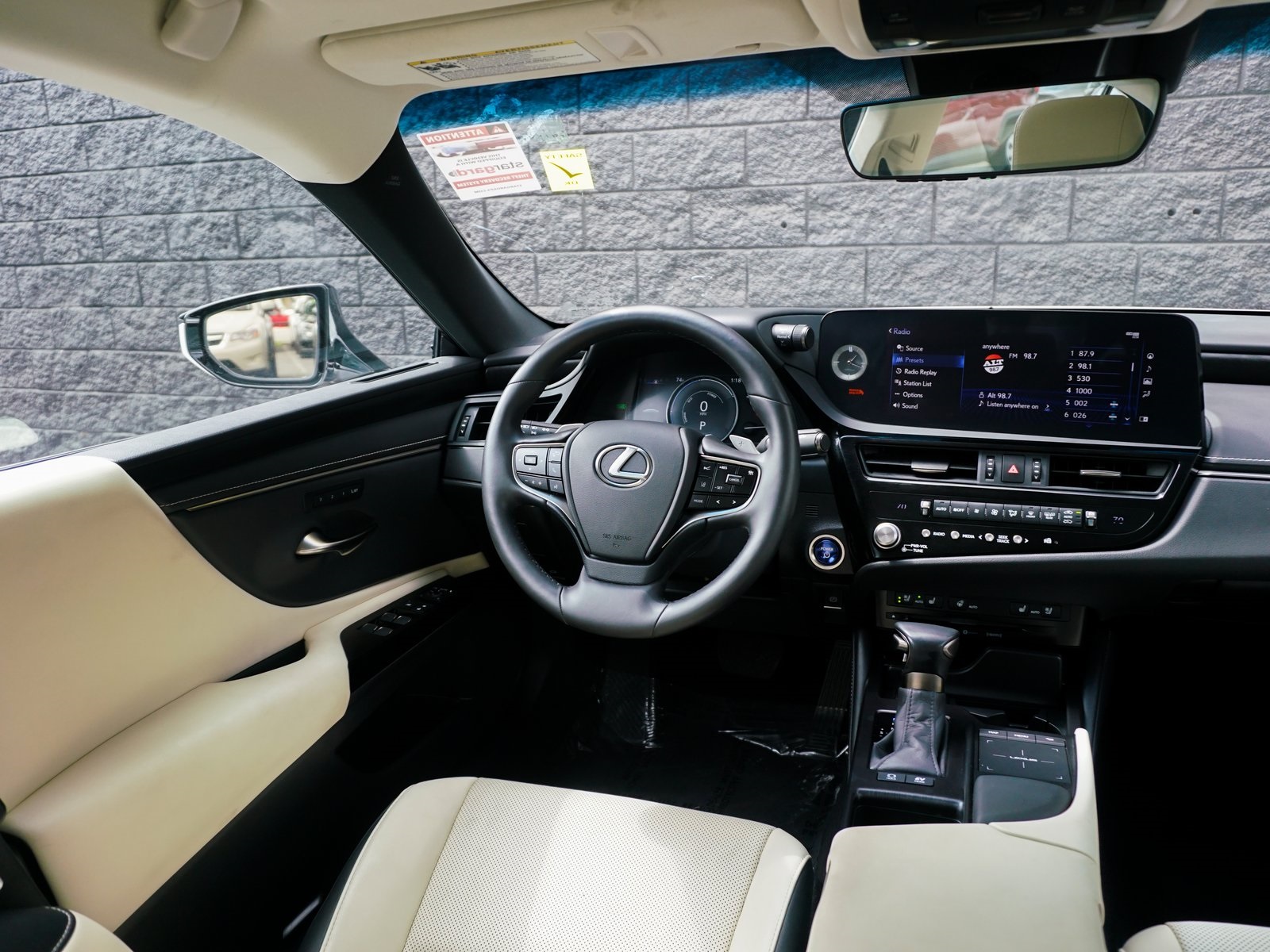 Sold 2022 Lexus ES 300h 300h in Montclair