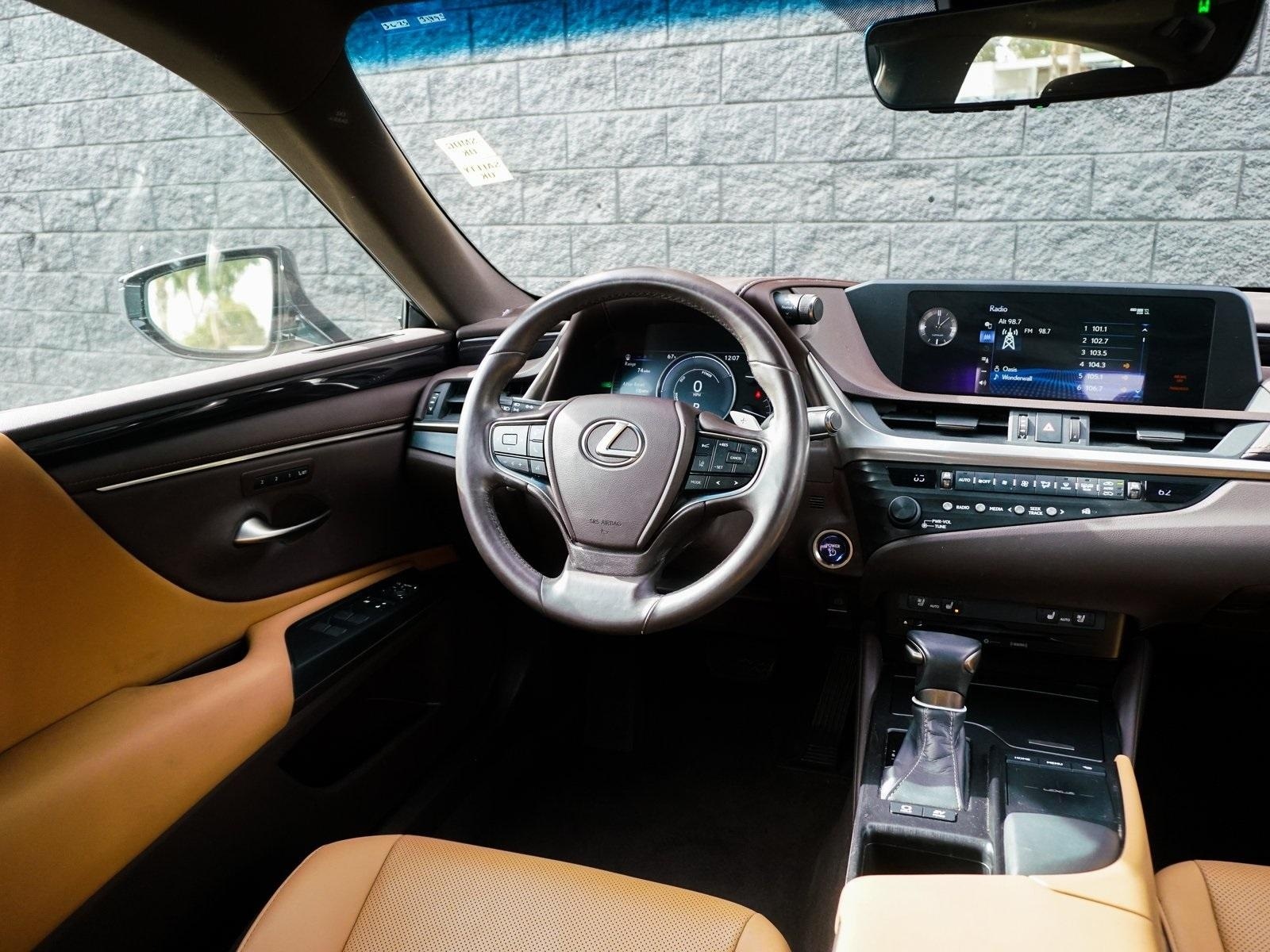 Sold 2020 Lexus ES 300h in Montclair