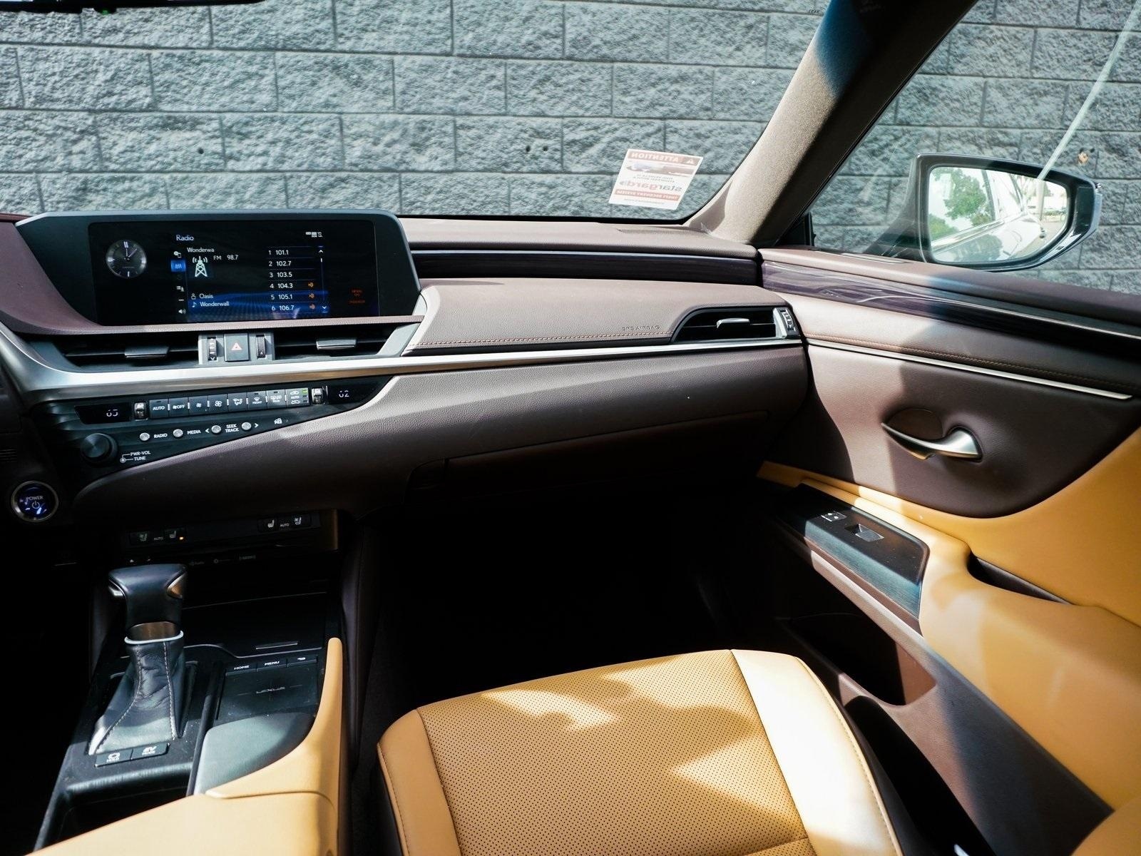 Sold 2020 Lexus ES 300h in Montclair