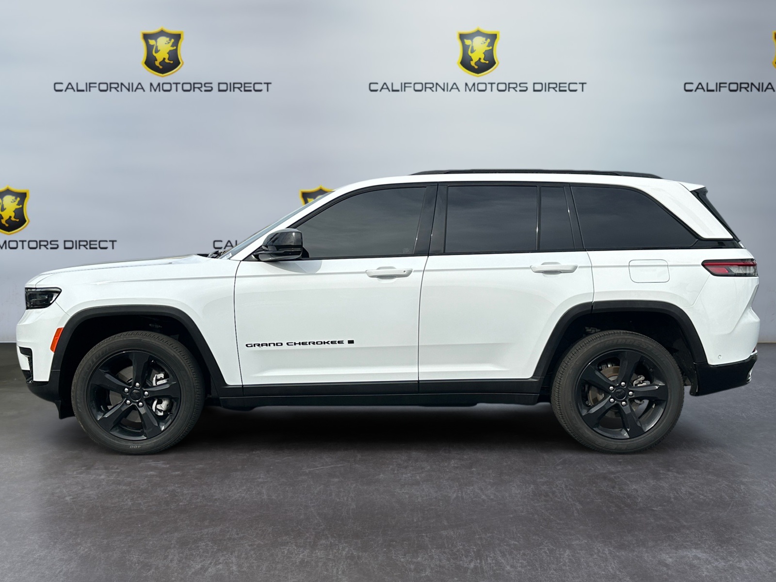 2023 Jeep Grand Cherokee Altitude photo 2