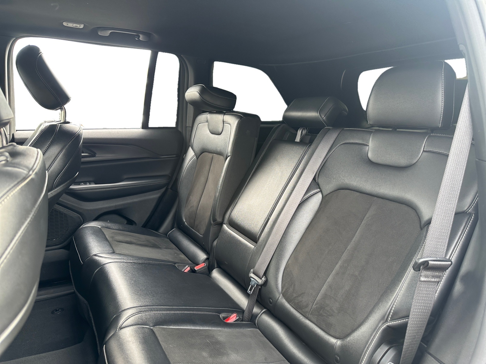 2023 Jeep Grand Cherokee Altitude photo 13
