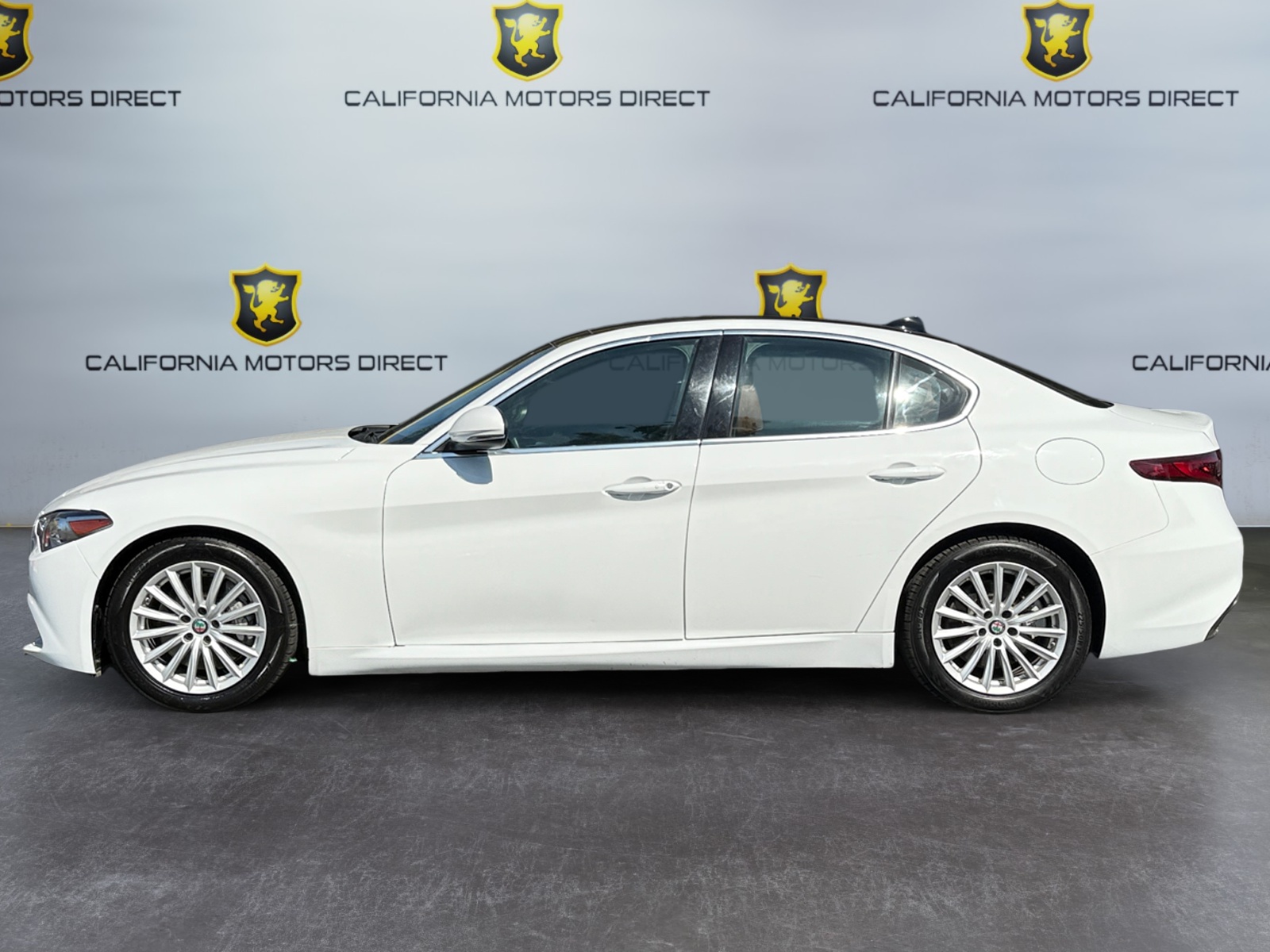2021 Alfa Romeo Giulia photo 3