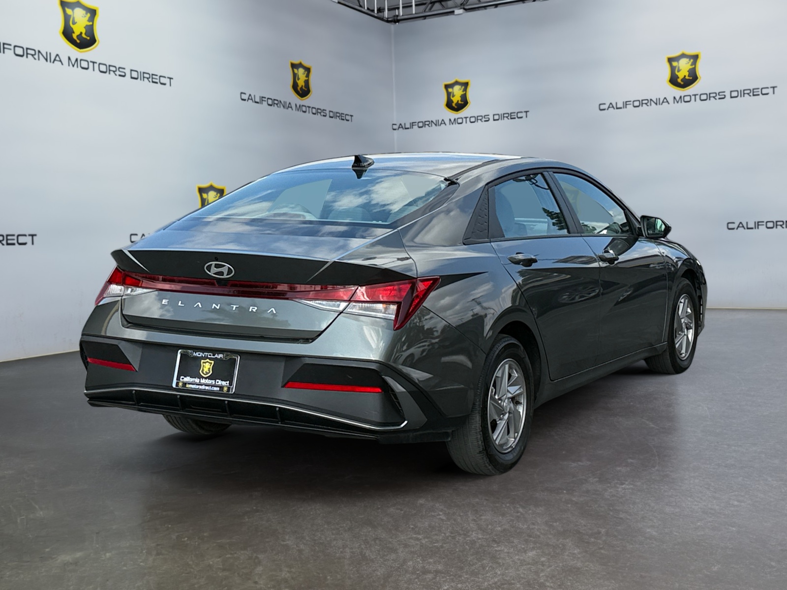 2025 Hyundai Elantra SE photo 6