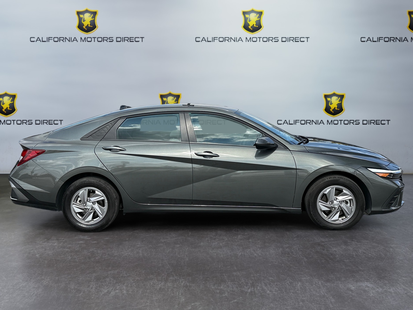 2025 Hyundai Elantra SE photo 7