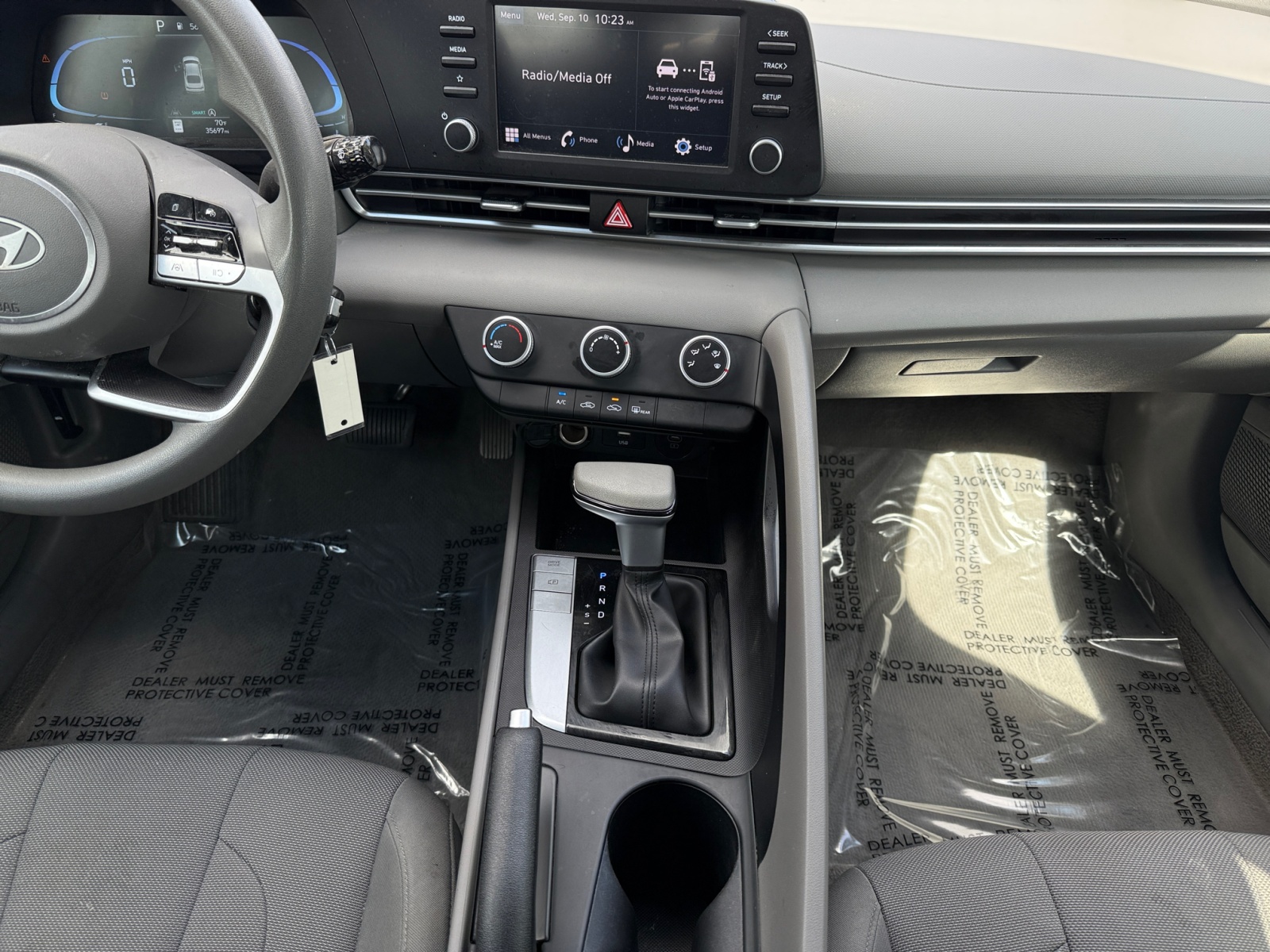 2025 Hyundai Elantra SE photo 12