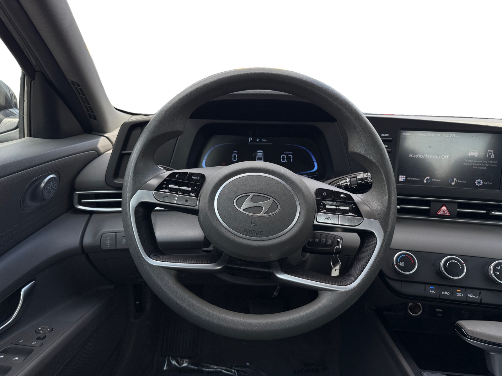 2025 Hyundai Elantra SE photo 13