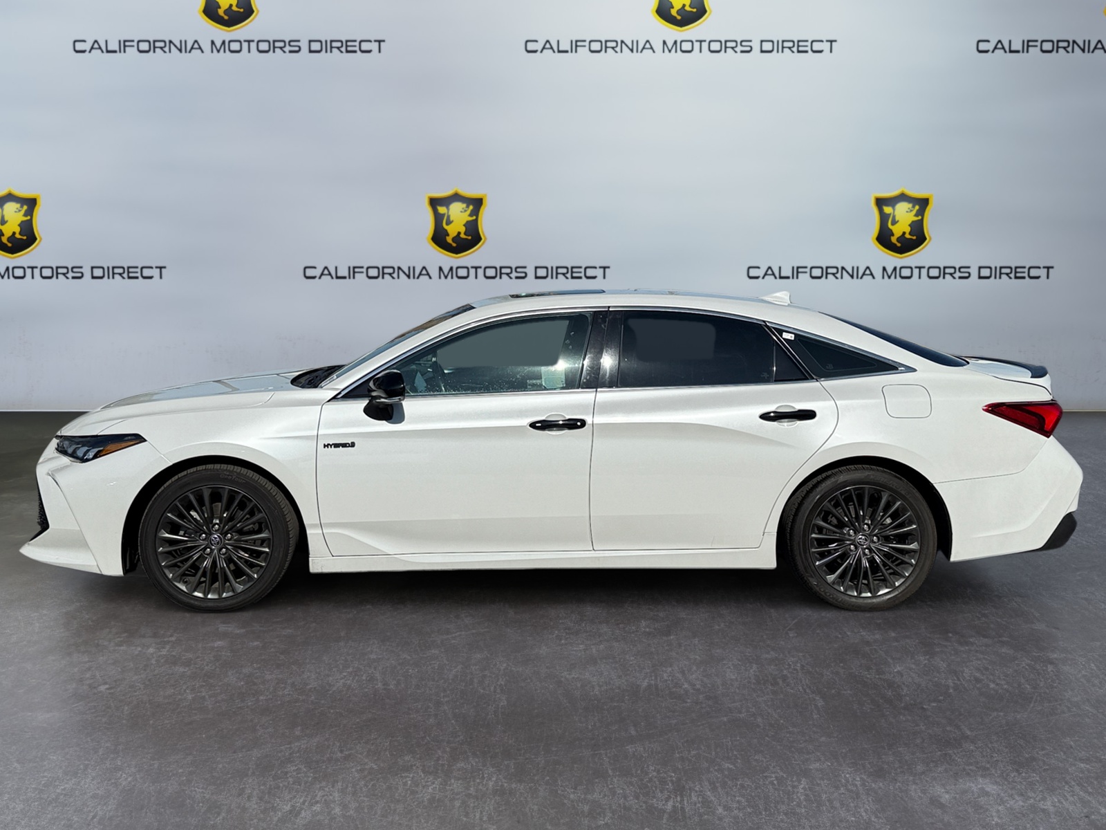 2020 Toyota Avalon Hybrid XSE photo 2