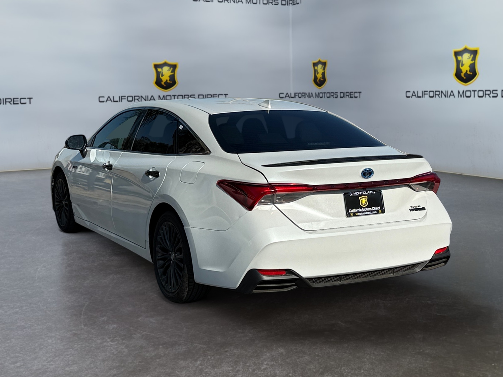 2020 Toyota Avalon Hybrid XSE photo 3