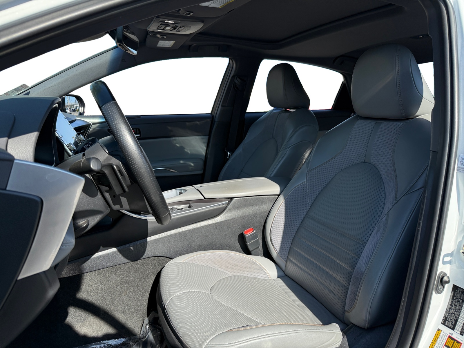 2020 Toyota Avalon Hybrid XSE photo 9