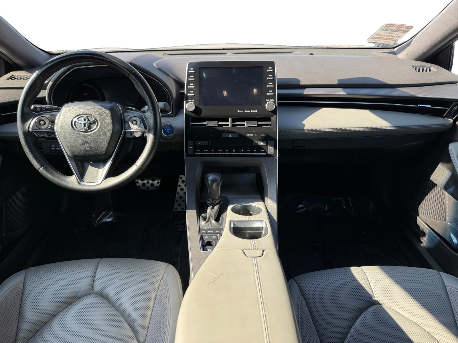 2020 Toyota Avalon Hybrid XSE photo 10