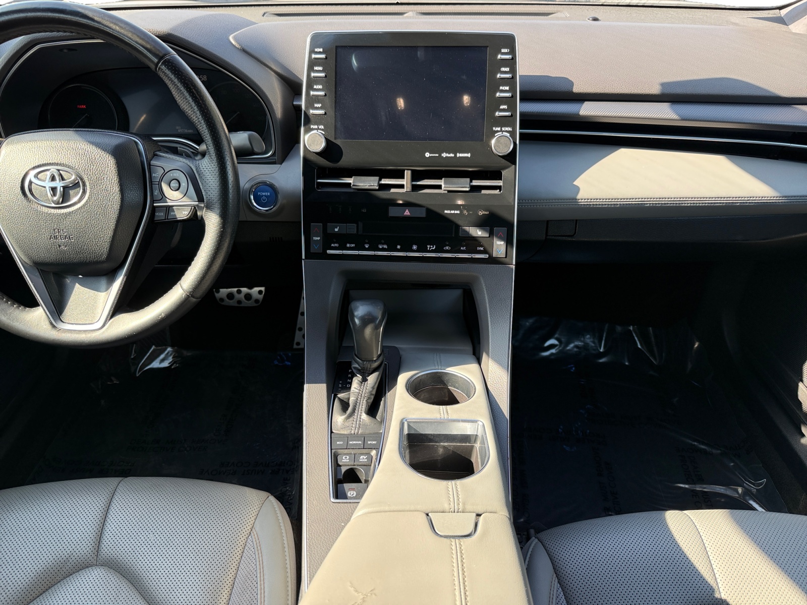 2020 Toyota Avalon Hybrid XSE photo 11